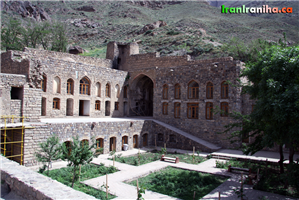  حیاط  صومعه 
