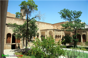  گوشه‌ی  شمال  شرقی  خانه‌ی  بروجردی 