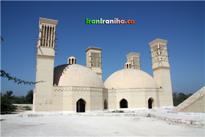  نمایی  از  آب‌انبار  سنتی  کیش  که  به  سبک  آب‌انبارهای  فلات  مرکزی  ایران  بخصوص  یزد  ساخته‌شده  است. 