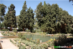  حوض  اصلی  مقابل  عمارت  شاه‌نشین 