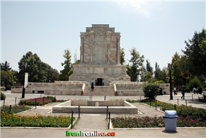  نمایی  از  آرامگاه  فردوسی. 