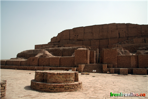  نمایی  از  زیگورات  چغازنبیل 