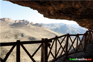  نمایی  از  تپه  مقابل.  در  این  ناحیه  باد  به‌شدت  می‌وزد. 