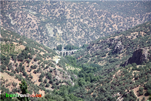  اشترانکوه  و  نمایی  دور  از  ایستگاه  راه‌آهن  بیشه 