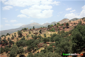  روستای  سنگ  تراشان،  نزدیک‌ترین  روستا  به  آبشار.  لازم  به  توضیح  است  از  همین  روستا  می‌توانید  به  سمت  آبشار  وارک  (wark)  حرکت  کنید. 