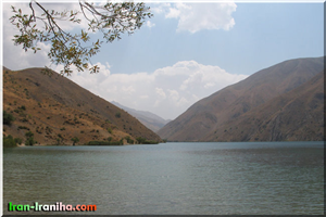  نمایی  از  دریاچه  ی  گهر 