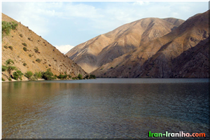  نمایی  از  دریاچه  ی  گهر 