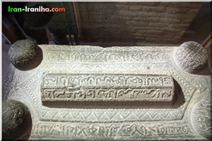  نمونه  ای  از  یک  سنگ  قبر  که  مربوط  به  یک  مرد  بوده  است. 