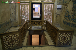  نمایی  از  ورودی  تربت‌خانه  (بالا)  و  سرداب  (پایین) 