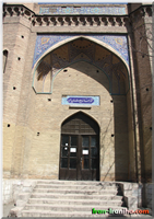  سردر  ورودی  کتابخانه  قدیمی. 